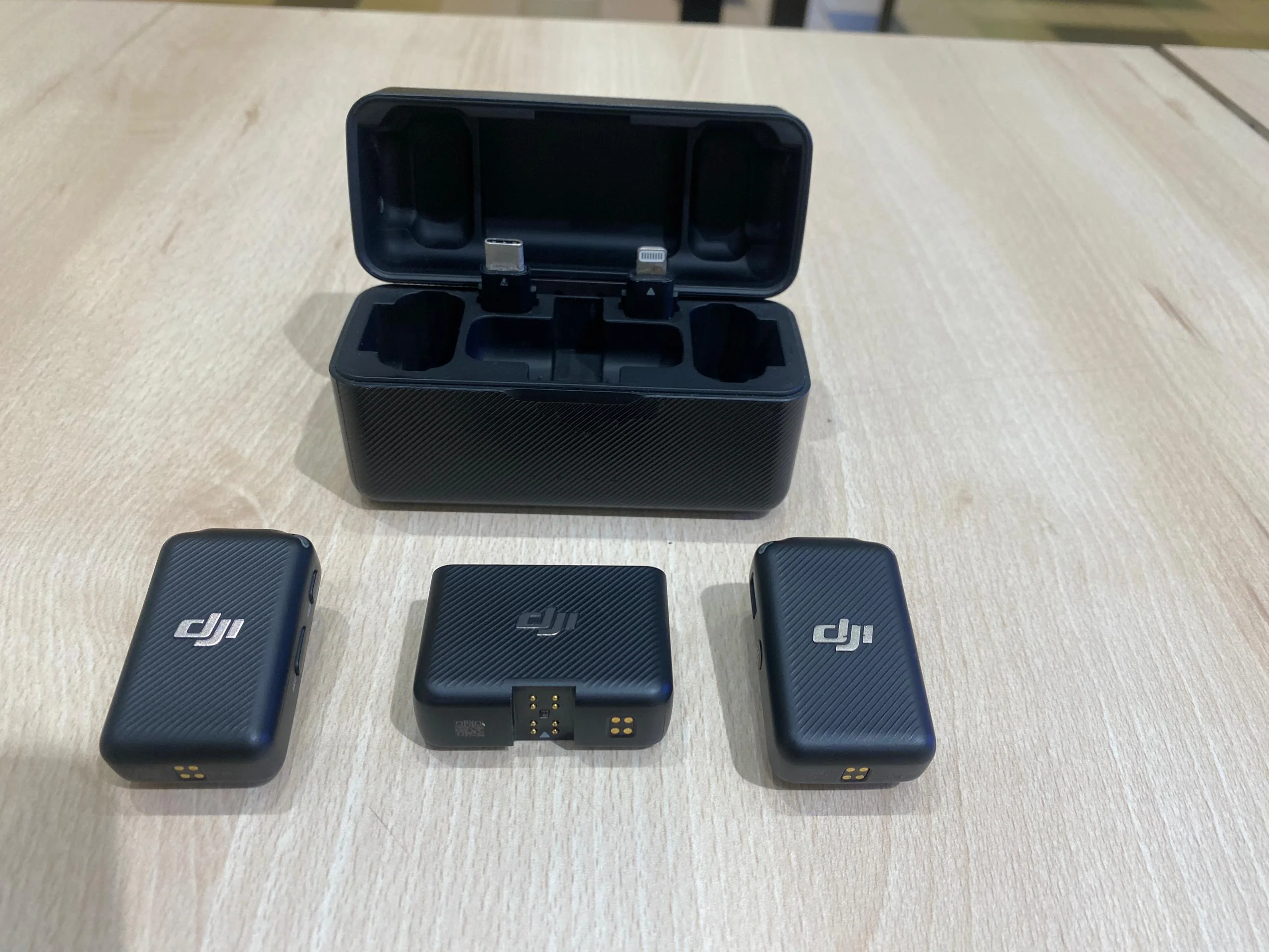 DJI MIC COMBO (2TRANSMITTER 1RECEIVER & CHARGING CASE) - Image 4